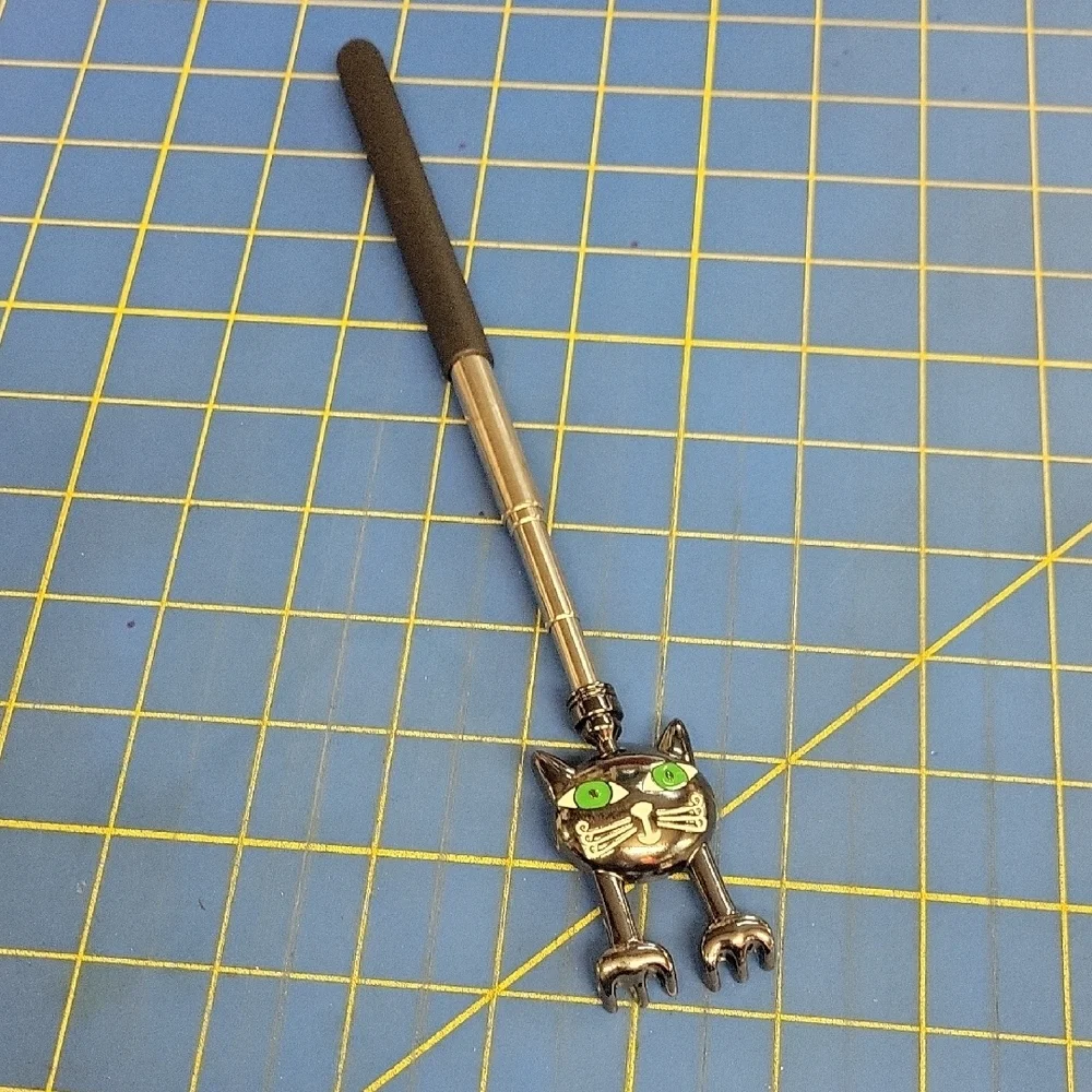 Cat Claw Back Scratcher with Black 23" Expanble Handle New in Package - Picture 1 of 4